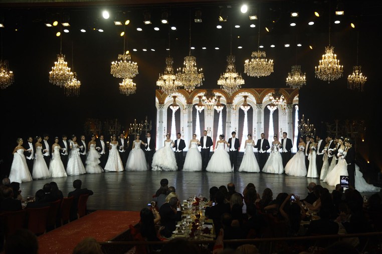 Bal des Debutantes 2012 